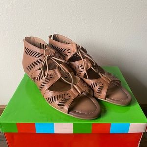 Comfortiva with Pillowtop sandals in color sand, women’s US 10